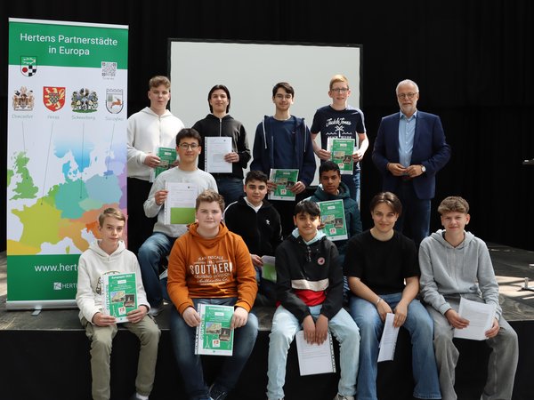 Gewinnerinnen und Gewinner des Europaquiz fahren nach Arras