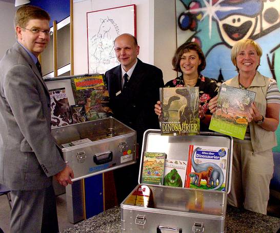 Medienboxen für die Stadtbibliothek (07.04)