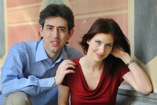 Das Klavierduo tritt beim ersten Hertener Schlosskonzert 2019 auf.