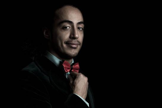 Masud Akbarzadeh tritt im Glaushaus bei der Kleinkunstreihe "7nach8" auf.