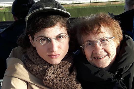 Als eine der letzten Zeitzeuginnen erzählt Halina Birenbaum (rechts) anlässlich des Holocaust-Gedenktages ihre Geschichte. Links neben ihr sitzt ihre Enkelin Yael Birenbaum.
