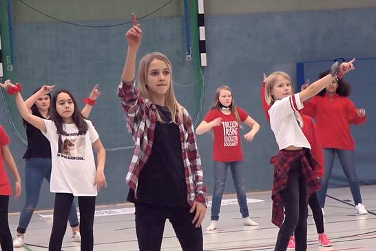 Das Video zu One Billion Rising entstand mit der Unterstützung der Tanzgruppe der Willy-Brandt-Realschule. Das Video zu One Billion Rising entstand mit der Unterstützung der Tanzgruppe der Willy-Brandt-Realschule.