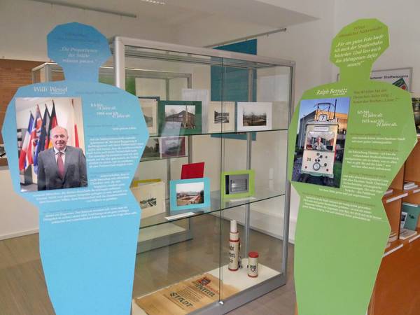 Neben den vorhandenen Tafeln aus der ursprünglichen Ausstellung haben drei Schülerinnen des Hertener Gymnasiums die jetzige Ausstellung mit eigenen Fotos und Texten ergänzt.