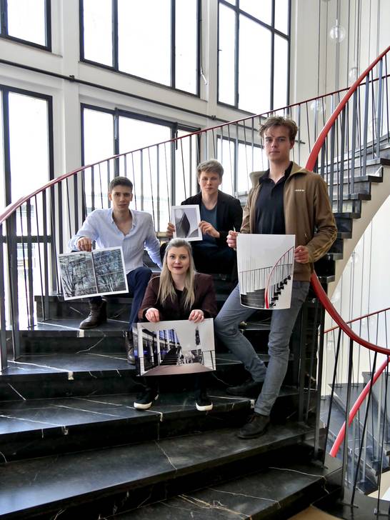 Carlos Krug (carloskrug.de), Nele Jurenda, Jan Schölzel (janschoelzel.de) und Jo Glinka (jo-glinka.com) (v.r.n.l) haben unter anderem das Ruhrfestspielhaus Recklinghausen, das Rathaus Marl, das Musiktheater Gelsenkirchen und das Rathaus Herten fotografie