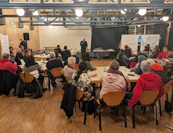 Über 40 Anwohnende und Aktive aus dem Hertener Stadtbezirk Süd diskutieren im Bürgerhaus Süd zum Thema "Gemeinsam zum Wir".