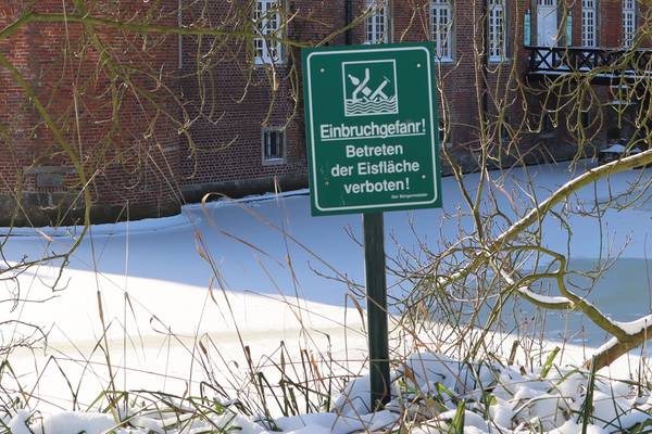 Der Zentrale Betriebshof Herten warnt vor dem Betreten vermeintlich zugefrorener Seen und Teiche..