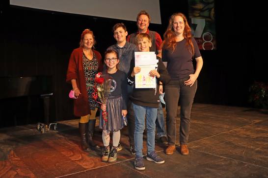 Die Teilnehmenden des Trickfilmprojekts „Arche Noah Reloaded“ wurden mit dem Kinder- und Jugendkulturpreis ausgezeichnet. Die Teilnehmenden des Trickfilmprojekts „Arche Noah Reloaded“ wurden mit dem Kinder- und Jugendkulturpreis ausgezeichnet.