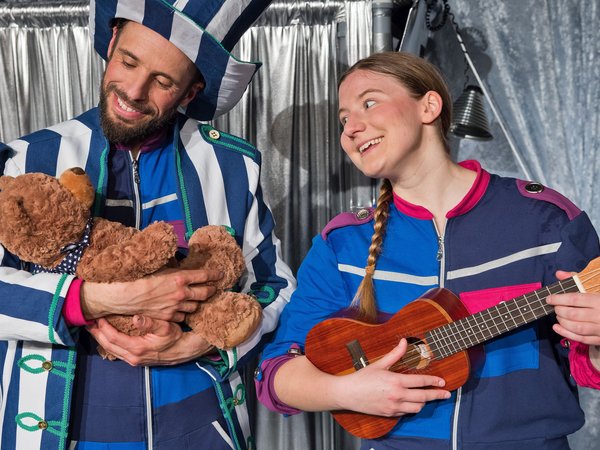 „Schnick & Schnack heben ab“ im Glashaus Herten