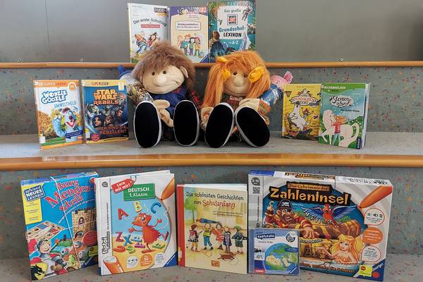 Ein kostenloser Schnupperausweis der Stadtbibliothek Herten ermöglicht Erstklässlerinnen und Erstklässlern die Ausleihe u.a. von Erstlese- und Vorlesebüchern, Kindersachbüchern, Kinder-CDs und -DVDs, Gesellschafts- und Konsolenspielen. (Foto: Stadt Herten)