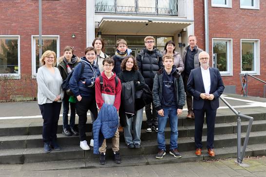 Zu Gast bei Bürgermeister Matthias Müller (r.) im Rathaus Herten: Die Schülerinnen und Schüler aus der französischen Partnerstadt Arras. (Foto: Stadt Herten)