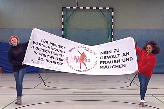 Hertener Aktive setzen am Aktionstag One Billion Rising mit einem Video ein Zeichen gegen Gewalt an Frauen. Hertener Aktive setzen am Aktionstag One Billion Rising mit einem Video ein Zeichen gegen Gewalt an Frauen.