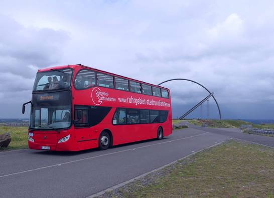 Im beeindruckenden Doppelstock-Cabriobus durch die Stadt, das kennt man eigentlich eher aus New York, Barcelona oder London. Aber was dort zum alltäglichen Bild im Straßenverkehr gehört, kann man auch in Herten erleben! Eine ganz besondere Gelegenheit, die Stadt aus einer spannenden Perspektive zu erleben und Herten (neu) zu entdecken. 