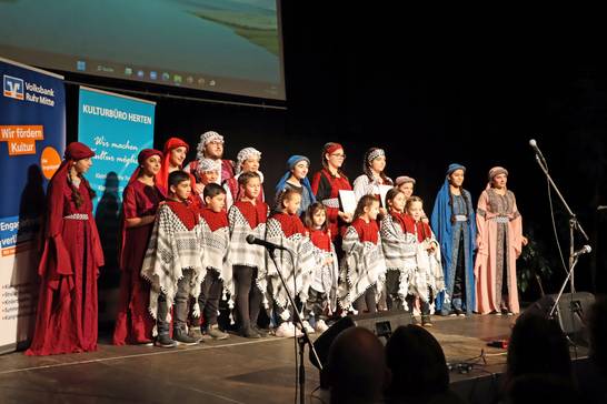 Der Sonderpreis ging 2023 an die Teilnehmenden der Folklore-Tanzgruppe „Haneen“.