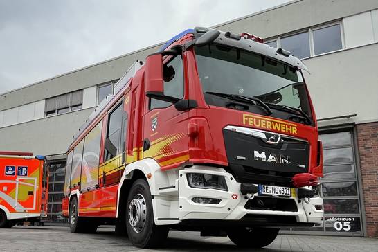 Zu einem Großeinsatz rückte die Feuerwehr Herten am Donnerstag, 29. Februar, aus. In einem Gewerbebetrieb an der Hohewardstraße in Herten-Süd war ein Feuer ausgebrochen. (Foto: Stadt Herten)