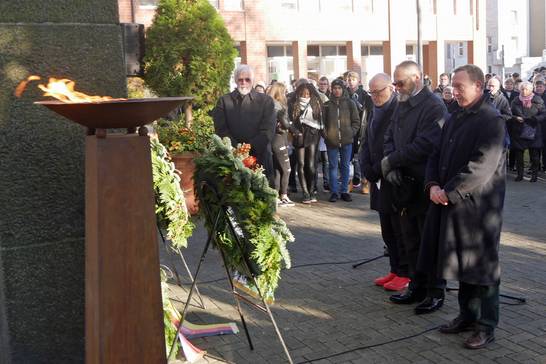Kranzniederlegung am Ehrenmal am Margarete-Stein-Platz in Herten-Mitte.