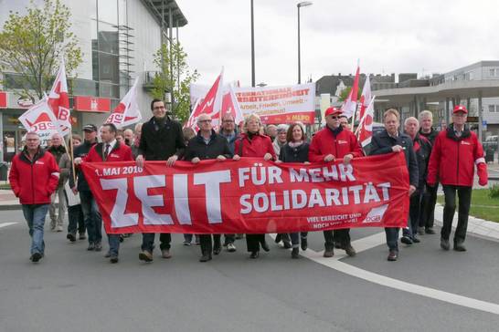 Durch den ZOB ging der Marsch Richtung Innenstadt. Durch den ZOB ging der Marsch Richtung Innenstadt.