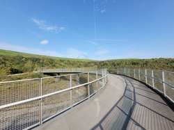 
                        Halde Hoheward
                    