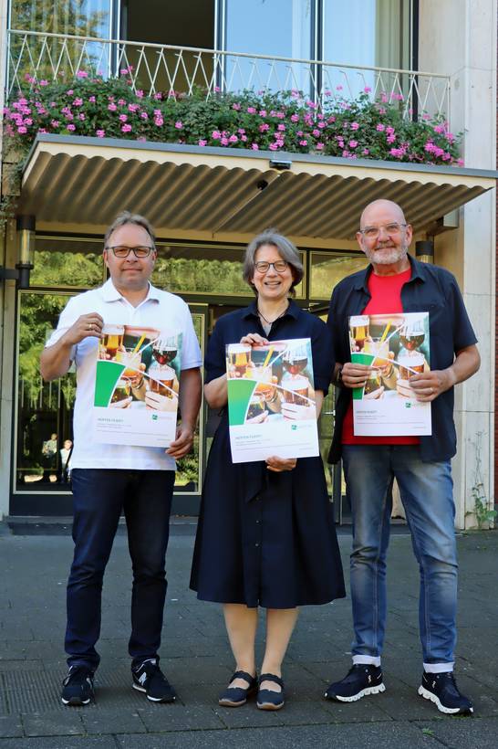 Peter Kapner (Betten Kapner), Brigitte Berkau (Wirtschaftsförderung) und Christoph Ules (Intersport Ules) freuen sich auf die Veranstaltung in der Innenstadt.