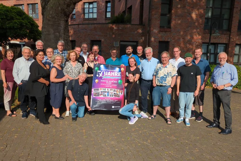 2025_07_foto_jubilaeumsrevue_akteure