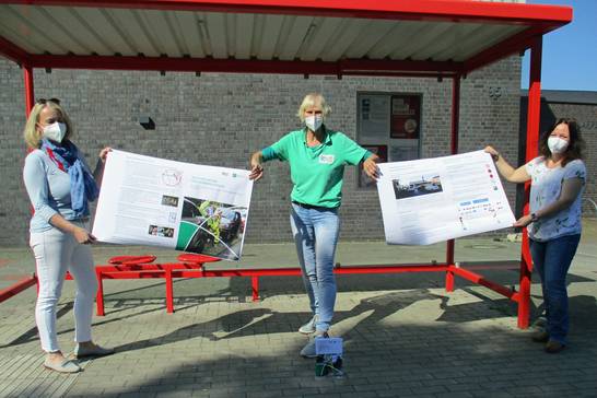 (v.l.n.r.) Sandra Müller, Leiterin der Martinischule, Beate Kleibrink, von den Kinderfreunden der Stadt Herten und Tanja Blankenstein, Leiterin der Ludgerusschule setzen sich gemeinsam für die Verkehrssicherheit vor den Grundschulen ein.