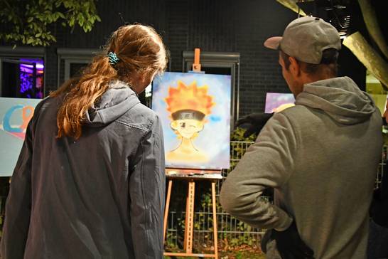 In dem Graffiti-Workshop können die Jugendlichen unter Anleitung ihre eigenen Kunstwerke gestalten (Foto: Thomas Buchenau).