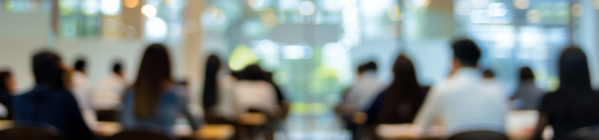 Menschen in einer Besprechung im Konferenzraum