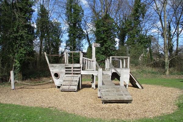Spielplatzsprechstunde am Spielplatz am Weißdornweg in Herten. (Foto: Stadt Herten)