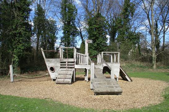 Spielplatzsprechstunde am Spielplatz am Weißdornweg in Herten. (Foto: Stadt Herten)