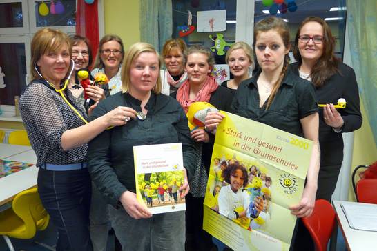 (v.l.n.r.) Sylvia Steffan, Kinder- und Jugendschutzbeauftragte der Stadt Herten, Anett Wroblewski, Gesundheitsförderin bei Klasse 2000, Petra Hermes, OGS Mitarbeiterin Comeniusschule, Maresa Kallmeier, Gleichstellungsbeauftragte der Stadt Herten, Eva Iss (v.l.n.r.) Sylvia Steffan, Kinder- und Jugendschutzbeauftragte der Stadt Herten, Anett Wroblewski, Gesundheitsförderin bei Klasse 2000, Petra Hermes, OGS Mitarbeiterin Comeniusschule, Maresa Kallmeier, Gleichstellungsbeauftragte der Stadt Herten, Eva Iss