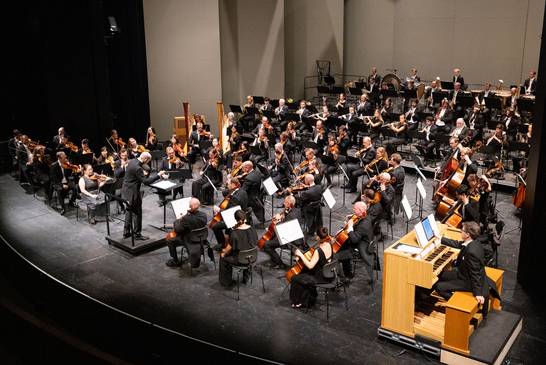 Beim diesjährigen Programm des Hertener Neujahrskonzertes präsentiert die Neue Philharmonie Westfalen am Sonntag, 21. Januar 2024, im Glashaus Musikstücke zu Tänzen aus aller Welt (Foto: Pedro Malinowski).