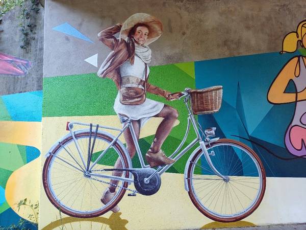 Besonders eindrucksvoll sind die Graffiti-Kunstwerke der Agentur „More Than Words“, die entlang der Allee des Wandels zum Thema Nahmobilität in Herten zu bestaunen sind.