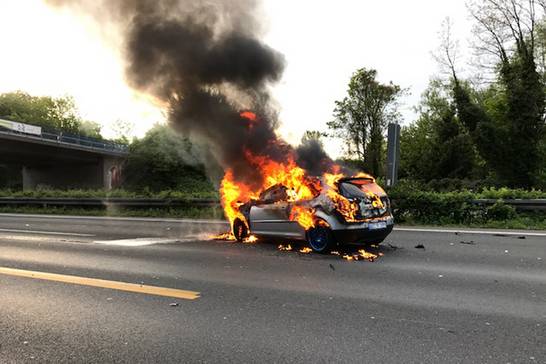 Ein brennender PKW sorgte am Montagabend für einen nicht alltäglichen Einsatz bei der Berufsfeuerwehr in Herten. Ein brennender PKW sorgte am Montagabend für einen nicht alltäglichen Einsatz bei der Berufsfeuerwehr in Herten.