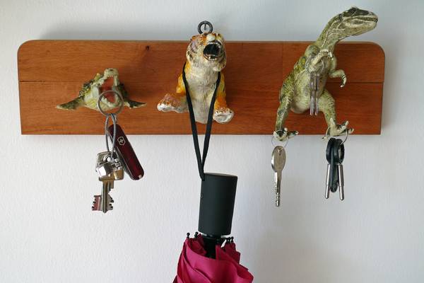 Ein altes Fahrrad, verstaubte Bücher und kaputtes Spielzeug – viele Kinder und Jugendliche haben sicher etwas von diesen Dingen auf dem Dachboden, im Keller oder unter dem Bett verstaut. Gemeinsam mit der CreativWerkstatt Jugendkunstschule Herten könn