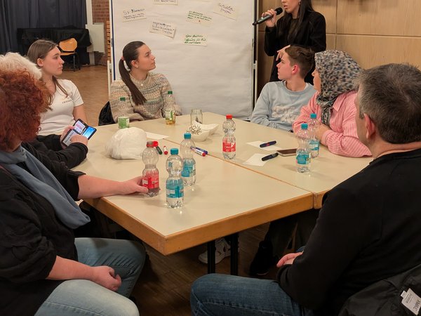 2025_02_foto_konferenz_mitte