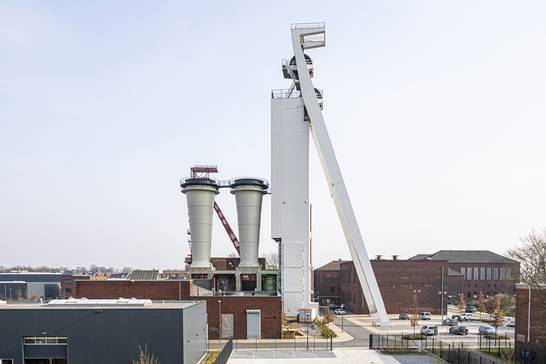 Ab Sonntag, 1. Oktober, bietet die Industriedenkmalstiftung erstmals im Rahmen ihrer regelmäßigen Führungen über das Gelände die Möglichkeit zur Turmbegehung des sogenannten „Weißen Riesen“ an (Foto: Bande für Gestaltung und Industriedenkmalstiftung).