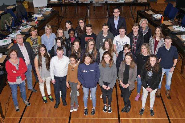 23 Schülerinnen und Schüler aus Arras waren zu Gast im Rathaus.