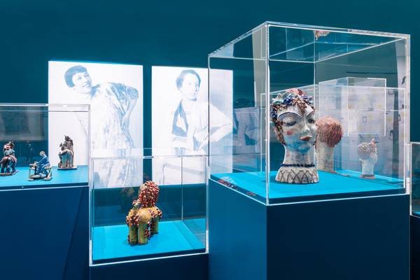 Das Kulturbüro der Stadt Herten lädt am Samstag, 1. März, im Rahmen der Frauenkulturtage zu einer spannenden Kulturfahrt zum Museum Ostwall im Dortmunder U ein. Die Ausstellung „Künstlerinnen in Expressionismus und Fluxus – Tell these people who I am“ thematisiert die lange Zeit unzureichende Wahrnehmung von Künstlerinnen in der Kunstgeschichte (Foto: Ausstellungsansicht Expressionismus, Roland Baege).