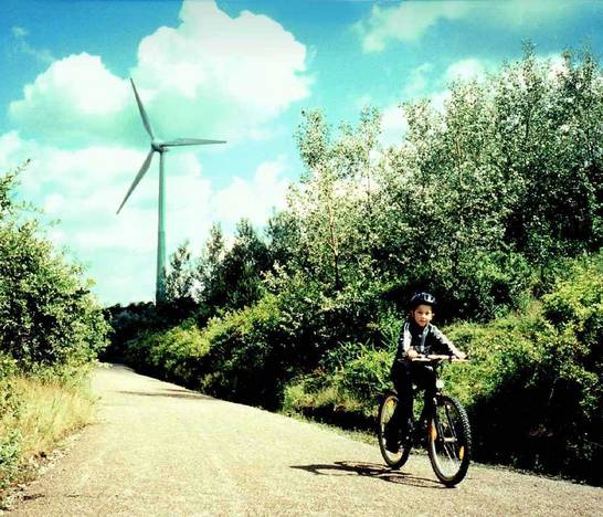 Halde Hoppenbruch mit Mountainbiker (07/99)