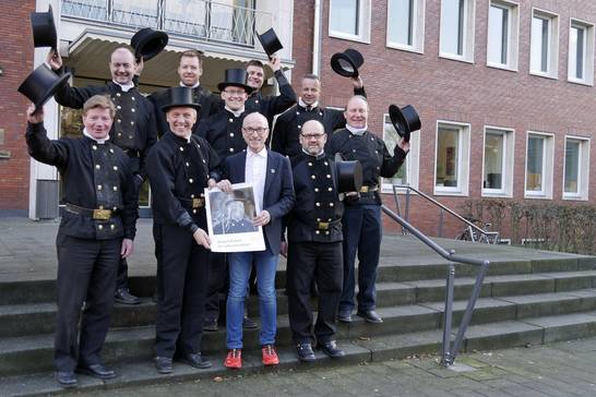 Bürgermeister Fred Toplak (unten Mitte) empfing traditionell zu Jahresbeginn die Schornsteinfeger im Hertener Rathaus. 