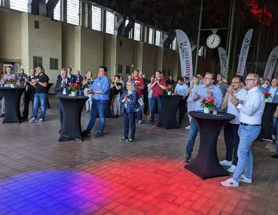 Rund 130 Unternehmerinnen und Unternehmer aus Herten und Recklinghausen sind auf Einladung der Wirtschaftsförderungen der beiden Städte zum Netzwerktreffen "Wirtschaft im Kontakt" am Zukunftsstandort Ewald gekommen. Rund 130 Unternehmerinnen und Unternehmer aus Herten und Recklinghausen sind auf Einladung der Wirtschaftsförderungen der beiden Städte zum Netzwerktreffen "Wirtschaft im Kontakt" am Zukunftsstandort Ewald gekommen.