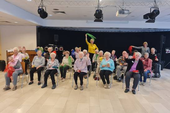 Sabine Fiebig-Fechtner, Leiterin der Musikschule Herten, hat eine Zusatzausbildung in Musikgeragogik abgeschlossen. Einmal in der Woche besucht sie das Caritas-Zentrum Franz von Assisi und macht mit den Bewohnerinnen und Bewohner Musik.