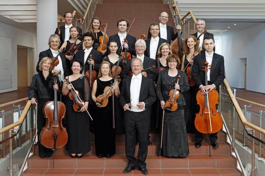 Das Kammerorchester Sinfonietta Köln wurde 1984 gegründet und gehört heute zu den profiliertesten Ensembles seiner Art. 