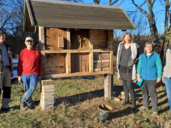 Arbeitskreis „Grüne Stadt Herten“ renoviert Insektenhotel 