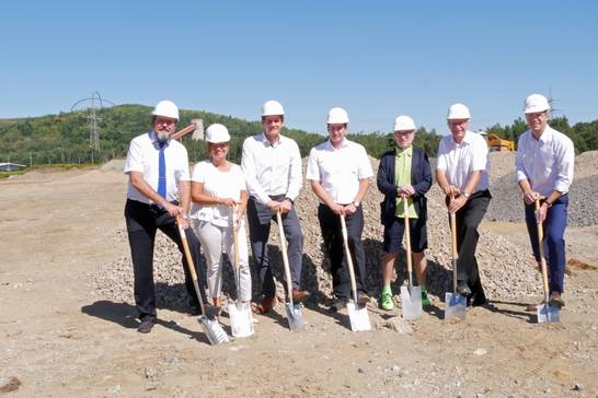Spatenstich für das neue Dämmstoffwerk in Herten-Süd: Die Firma Bauder investiert 20 Millionen Euro in ein neues Verwaltungsgebäude und Produktions- und Lagerhallen. Spatenstich für das neue Dämmstoffwerk in Herten-Süd: Die Firma Bauder investiert 20 Millionen Euro in ein neues Verwaltungsgebäude und Produktions- und Lagerhallen.
