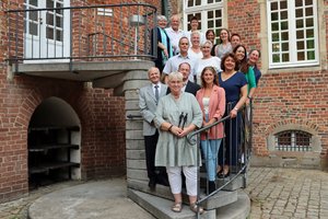 Foto der Bürgerpreisträgerinnen und -preisträger 2021 mit Gratulantinnen und Gratulanten