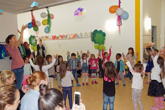 Gemeinsam feierten Kinder, Eltern, Großeltern, Erzieherinnen und Erzieher im Familienzentrum Sternschnuppe ein interkulturelles Fest.