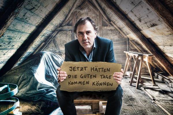 Kabarettist Stefan Waghubinger präsentiert sein Programm bei der Kleinkunstreihe 7nach8 per Livestream.