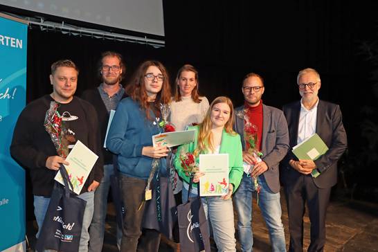 Die Schülerinnen und Schüler der Achtenbeckschule haben im Rahmen des Projektes „Schule ohne Rassismus – Schule mit Courage“ einen Comic über die Geschichte des jüdischen Herteners Sally Löwenstein gezeichnet. Die Schülerinnen und Schüler der Achtenbeckschule haben im Rahmen des Projektes „Schule ohne Rassismus – Schule mit Courage“ einen Comic über die Geschichte des jüdischen Herteners Sally Löwenstein gezeichnet.