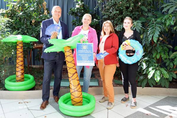 Auf das bunte Programm bei "summer in the city" freuen sich Bernard Felling von der Volksbank Ruhr Mitte, Kerstin Walberg, Pressesprecherin der Hertener Stadtwerke, Sylvia Seelert, Leiterin des Kulturbüros und Nelli Stenzel, ebenfalls vom Kulturbüro (v.l.n.r.). (Foto: Calina Herzog-Stadt Herten)