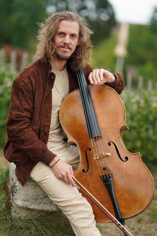 Der in Neuseeland geborene Matthias Balzat (1999) hat sich als internationaler Solist und Kammermusiker etabliert (Foto: Miclen Laipang).